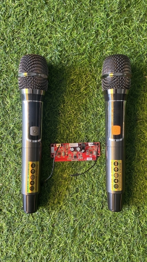 Micro loa kéo di động tay nhôm sóng UHF R550